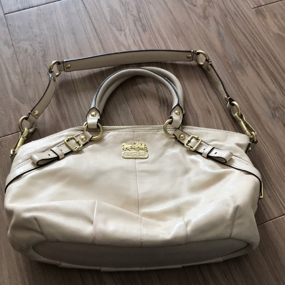 Coach Handbags - Coach leather purse cream